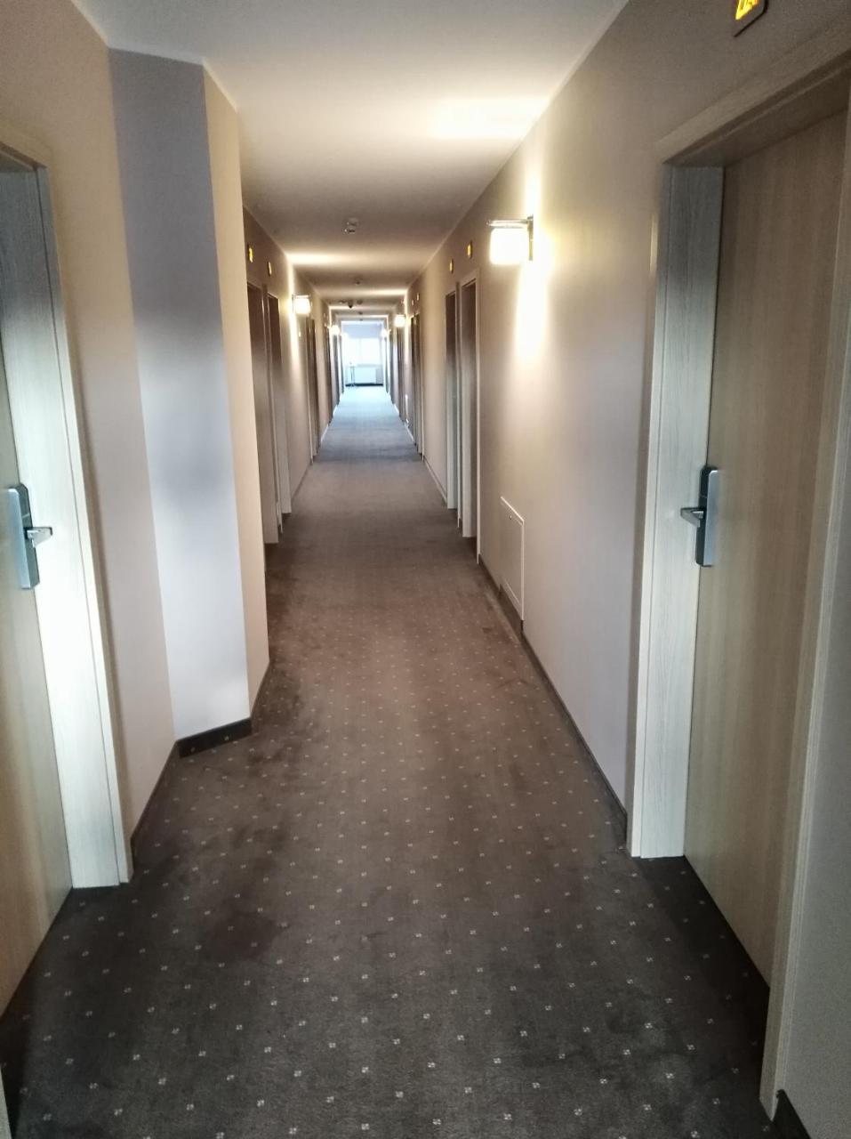 Hotel Nekla Exteriör bild